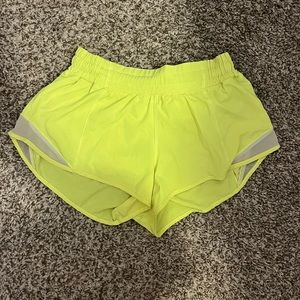 Lululemon Hotty Hot 2.5” shorts Size 4 Neon Yellow